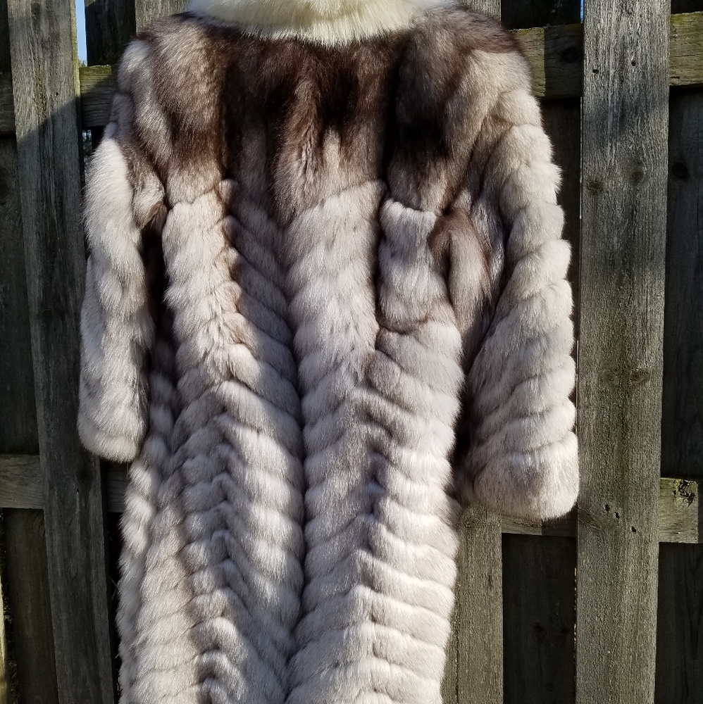 Fur coat - Picture 2 of 4